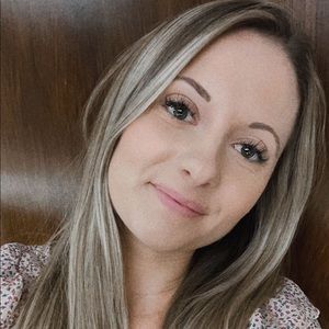 Meet your Posher, Caitlin